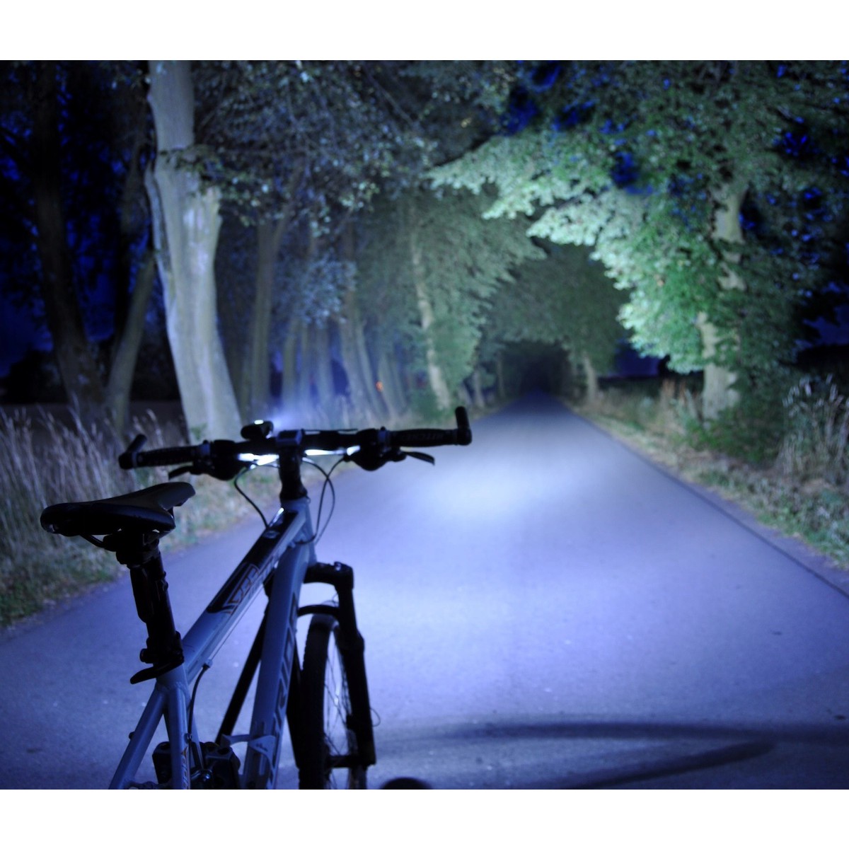 LED lampa na bicykel na USB 1500mAh 500lm megamix.sk