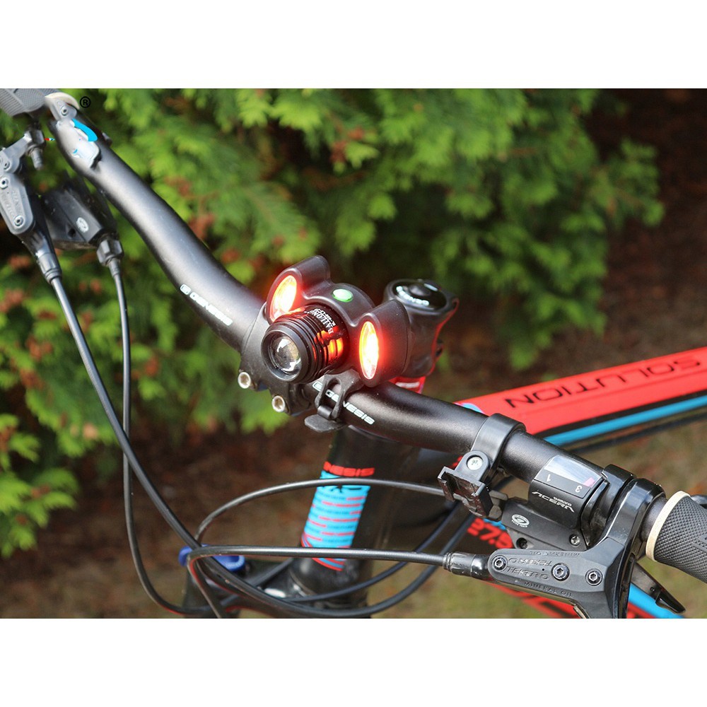 Osvetlenie na bicykel a 2 výstražné svetlá 8x7cm čierne megamix.sk