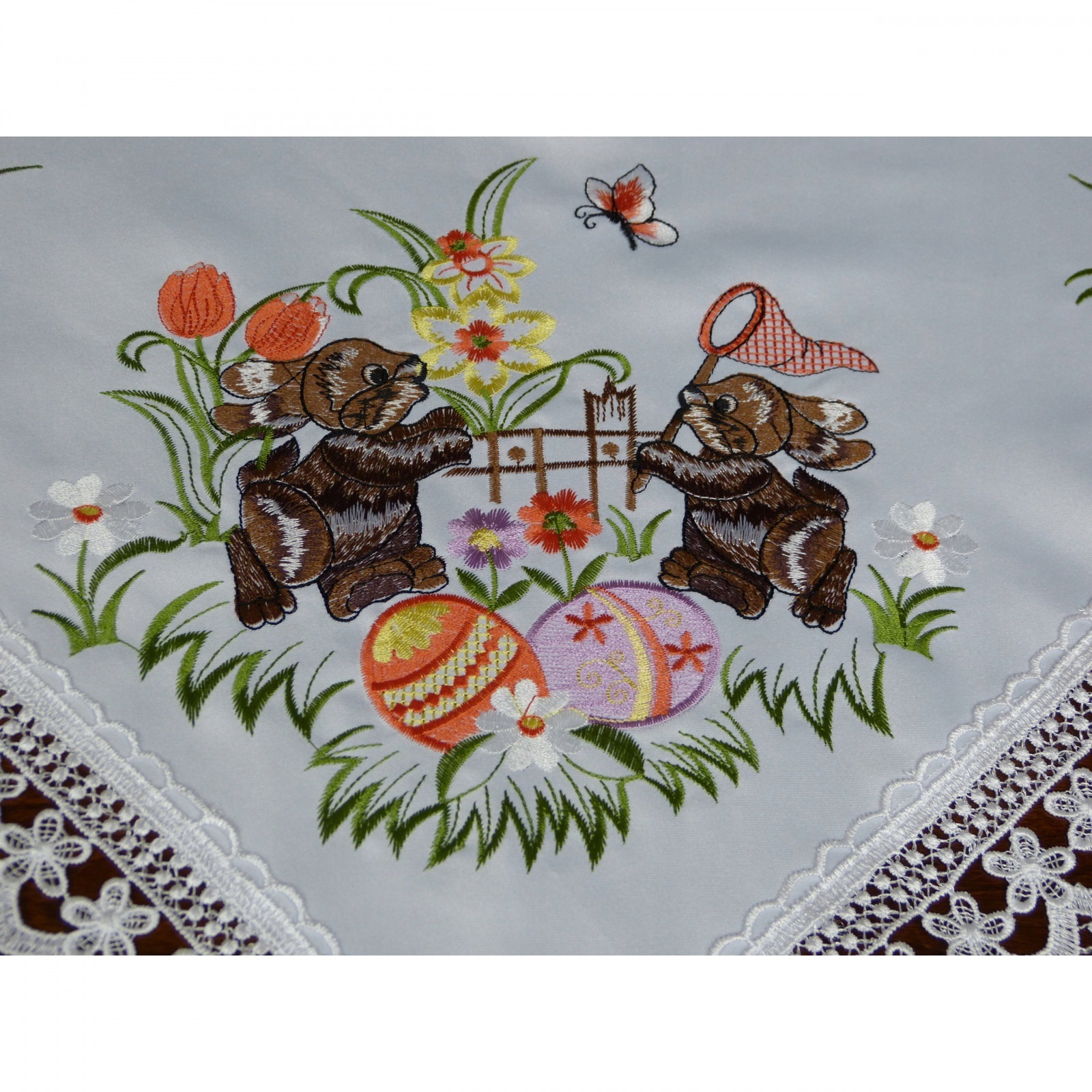 obrus s veľkonočným motívom zajačiky 60x120cm biely polyester megamix.sk
