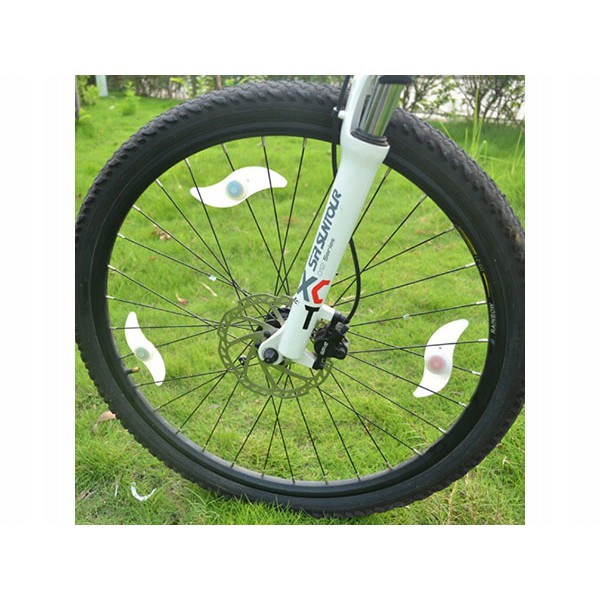 Osvetlenie LED na kolesá bicykla modré 13x4cm megamix.sk