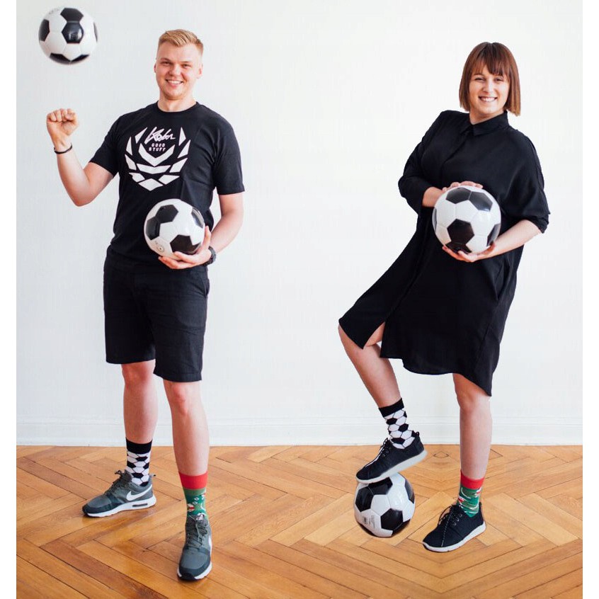 veselé ponožky FOOTBALL FAN futbalista lopta 35-38 farebné megamix.sk